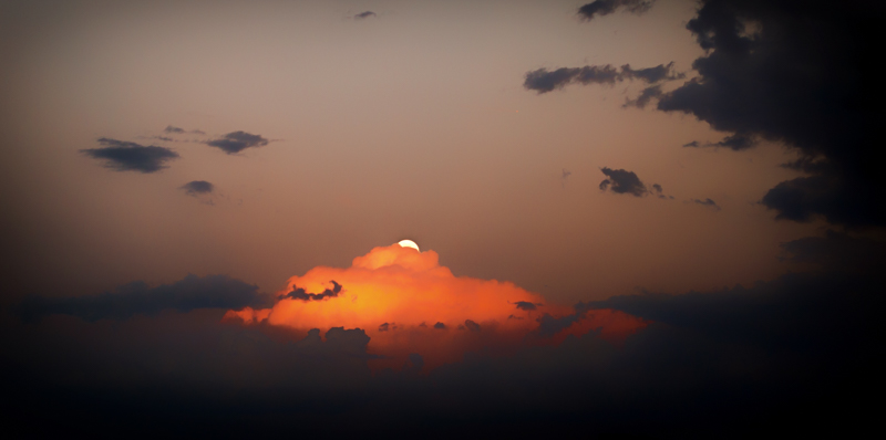 Amanecer lunar, de themanintherain